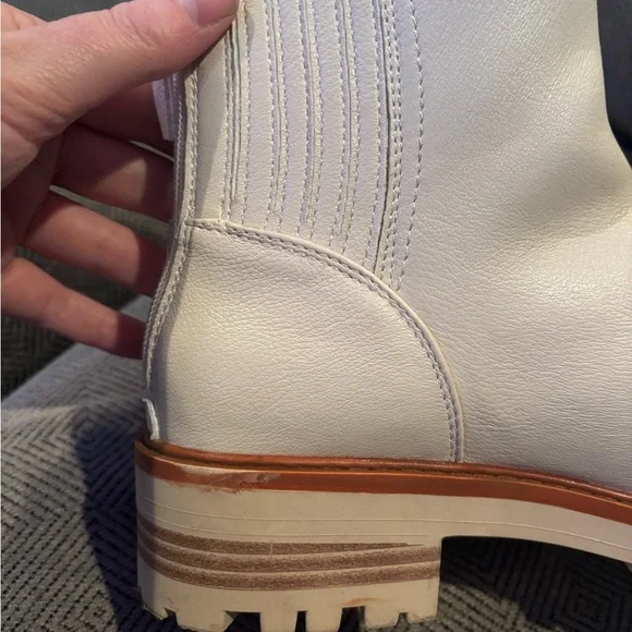 Chic White Zby Size 8 boots A00507 - Picture 7 of 8